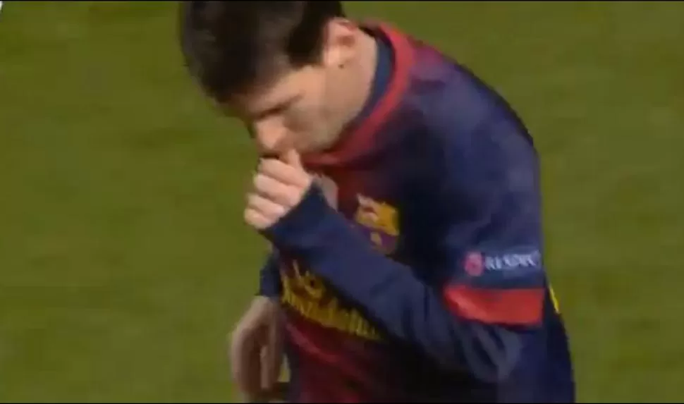CELEBRANDO. Messi se llevó su pulgar a la boca para festejar su tanto. CAPTURA DE VIDEO