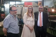 Débora Giorgi visitó una fábrica de vidrio y una planta industrial
