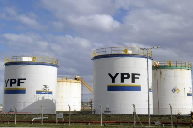 Cayeron un 51% las ganancias de YPF