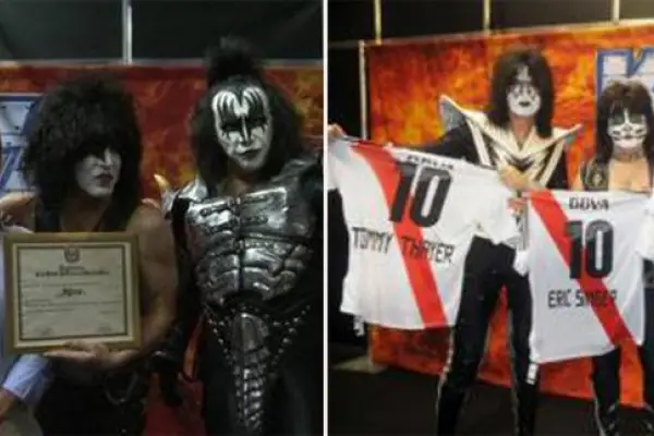 Kiss y dos fotos para el recuerdo