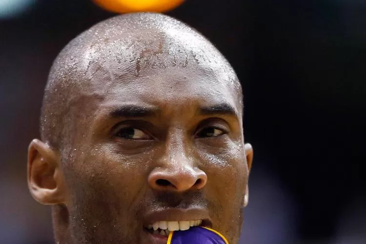 MAL. Los 29 puntos de Kobe Bryant no alcanzaron para torcer la mala racha de los Lakers, que llevan cuatro derrotas en cinco juegos. REUTERS