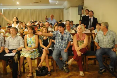 A los gritos, vecinos le pidieron al ENRE que suspenda la obra