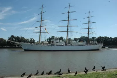 La tripulación de la Fragata Libertad resistió con armas el traslado del buque