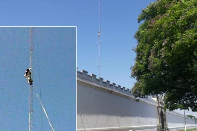 Tras cuatro horas de tensión, descendió el recluso que protestaba