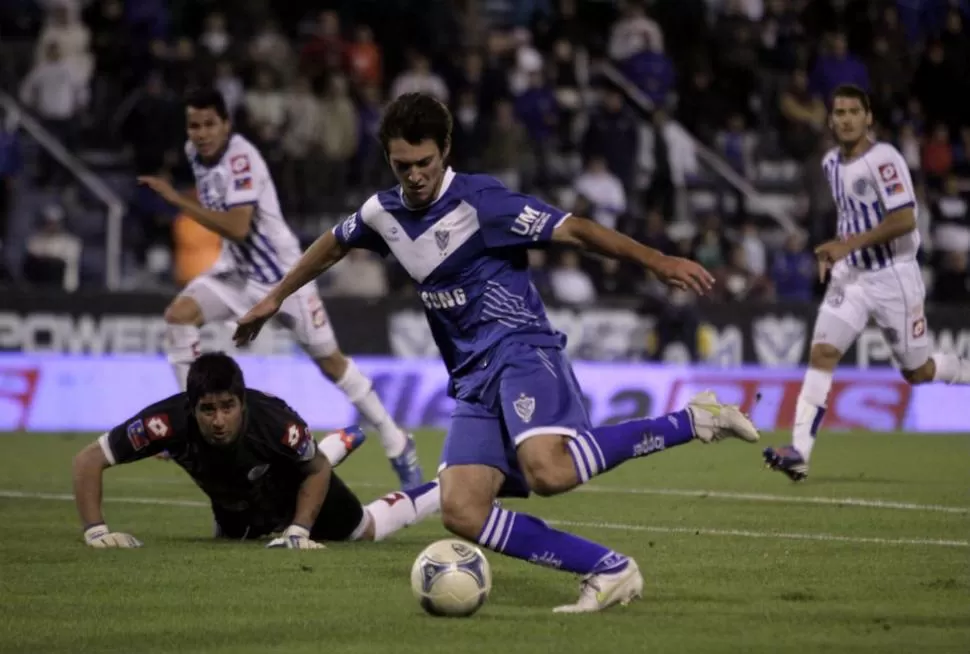 MARCHA TRIUNFAL. Vélez le ganó a Godoy Cruz con dos goles de Facundo Ferreyra y se ubicó en lo más alto de las posiciones. DYN