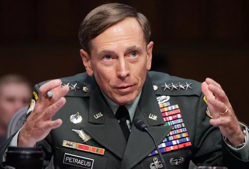 HOMBRE FUERTE DE OBAMA. Trascendió que el mandatario había considerado a Petraeus para asumir una secretaría en el nuevo gabinete presidencial. REUTERS