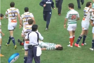 El golpe de Dino Cáceres a un rival