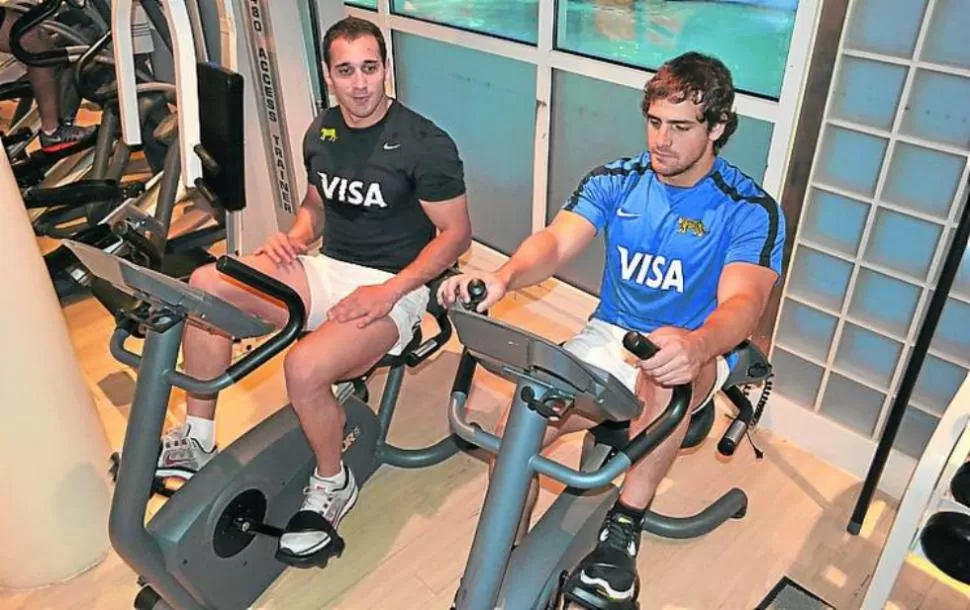 PUESTA A PUNTO. Joaquín Tuculet y Nicolás Sánchez, dos de Los Pumas que podrían estar en la cancha el sábado contra Francia. FOTO PRENSA UAR
