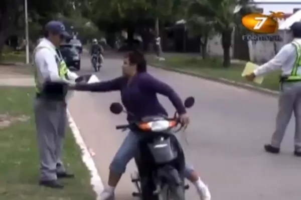 Formosa: furiosa por una multa, golpeó a un policía de Transito