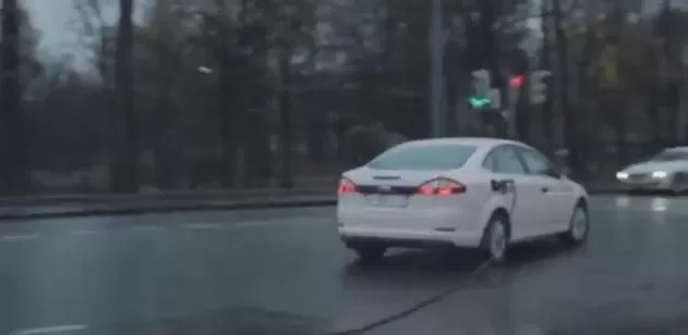 DE NO CREER. Los rusos son tanto o más imprudentes que los tucumanos para conducir. CAPTURA DE VIDEO