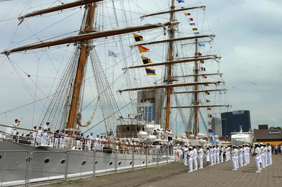 BUQUE RETENIDO. La Fragata Libertad llegó al puerto de Tema el 2 de octubre. TELAM