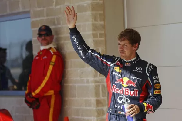 Vettel ya se prueba la corona