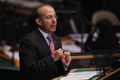 Calderón deja la presidencia con tristeza y dolor