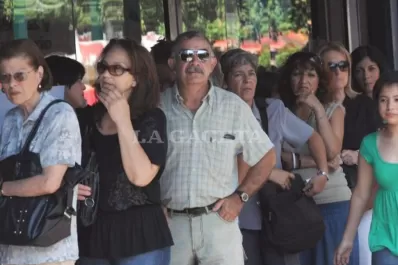 Tremendas colas en los bancos