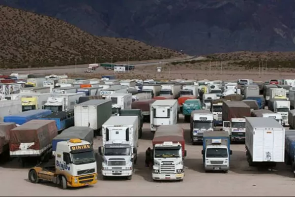 Camioneros comenzó el paro del 20N esta tarde