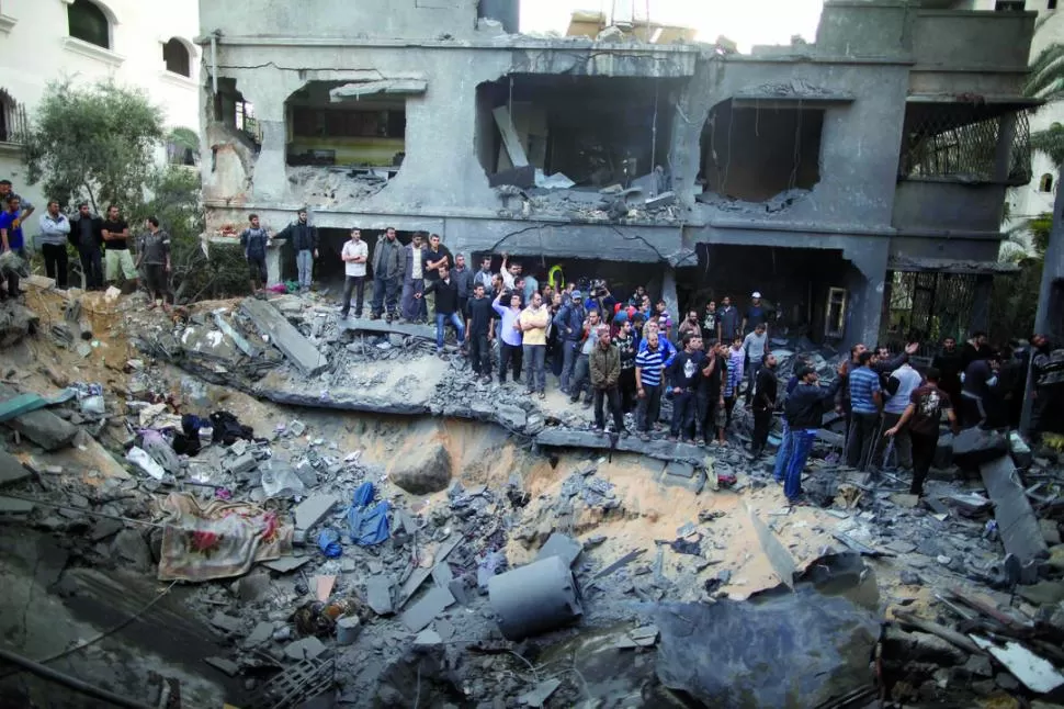 FRANJA DE GAZA. Los continuos bombardeos de Israel sembraron pánico y hubo una destrucción casi total.  