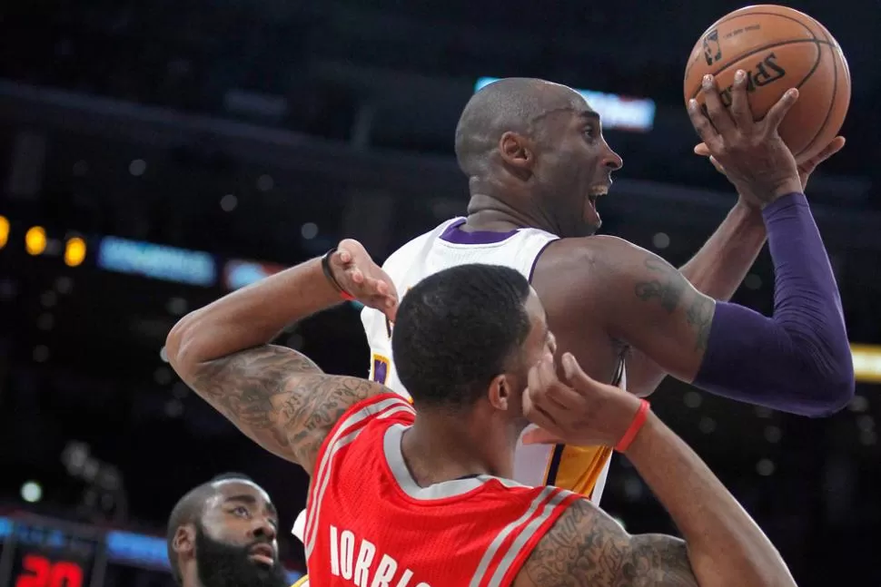 AHORA SI. Con 22 puntos de Bryant, los Lakers volvieron a la victoria. REUTERS