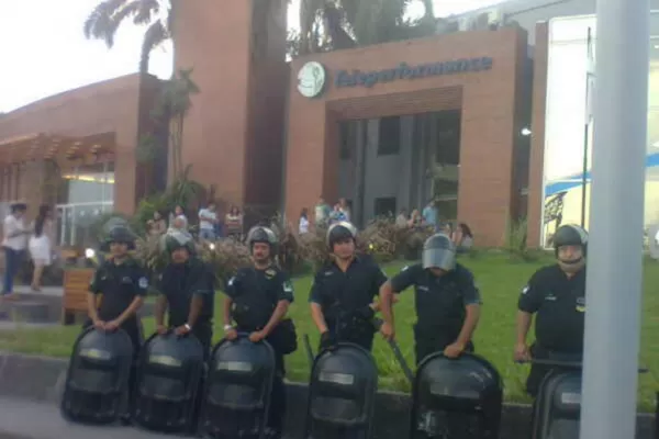 Marcharon en contra de los despidos en un call center