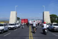 Un acto breve en contra del Gobierno provincial