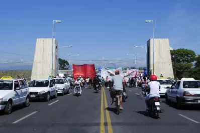 Un acto breve en contra del Gobierno provincial