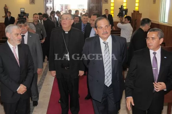 Alperovich justificó la contratación directa de empresas para realizar obras en la Maternidad