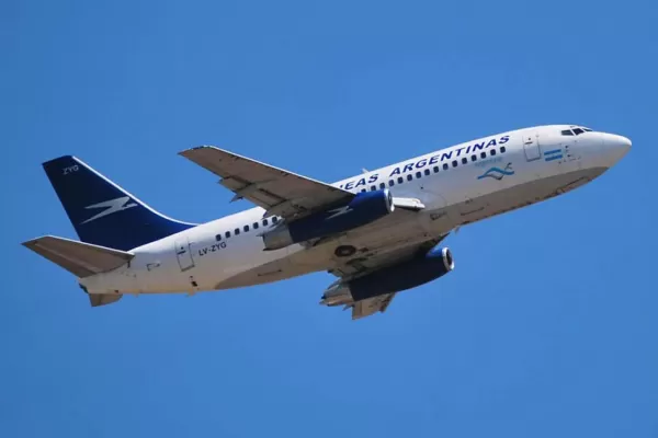 Suben un 20% las tarifas de los pasajes aéreos