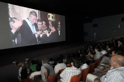 Mitin kirchnerista en un cine