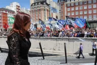 Cristina promete no aflojar y alaba a Kirchner resumen sobre la ley