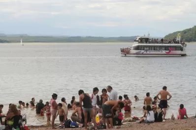 Días de playa , diversión y paseo en el bus turístico de El Cadillal