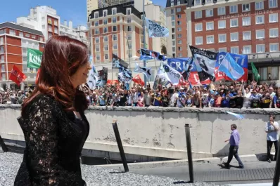 Cristina promete no aflojar y alaba a Kirchner resumen sobre la ley