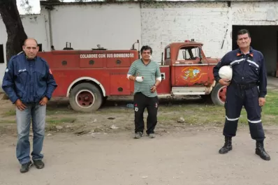 Estaba en el piso, desesperado, me mordían la cara hasta que me levanté y logré escapar
