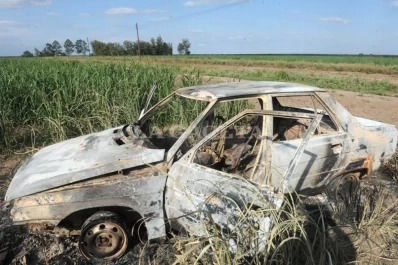 Hallan un cuerpo calcinado, dentro de un auto, en Cañada de Viclos
