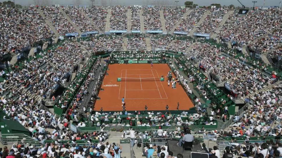 LOCALES. El estadio del Parque Roca volverá a ser escenario de un partido por la Copa Davis. Los argentinos recibirán en febrero al equipo alemán.