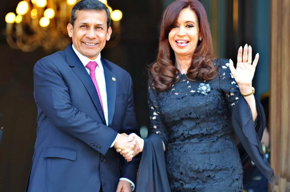 SALUDO. La Presidenta recibió en la Casa Rosada a su par de Perú. TELAM