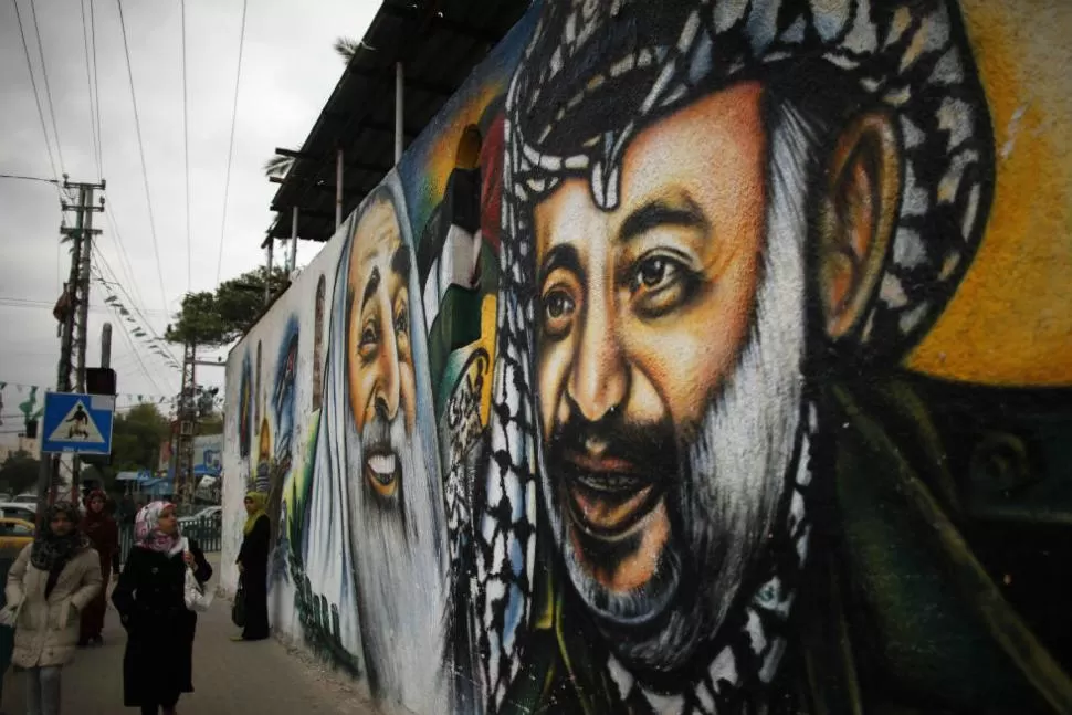 UN QUERIDO LIDER. La cara de Arafat se reproduce en las calles de Gaza, donde el ex presidente palestino es un héroe. REUTERS