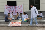 La toma del edificio agravó la crisis en la ESEA