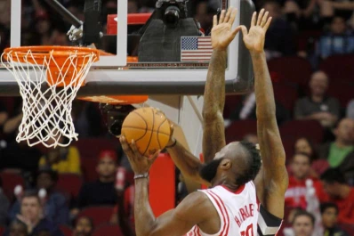 Scola festejó con los Suns