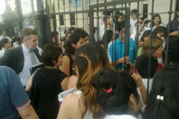 Los alumnos de la ESEA tomaron la escuela