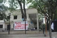 Alumnos de la ESEA mantienen la toma por tiempo indefinido