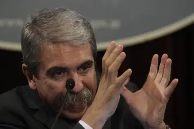 Aníbal se cubre: hay miles de Augusto Timoteo