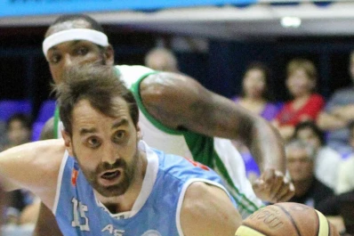 Lanús y Regatas no aflojan