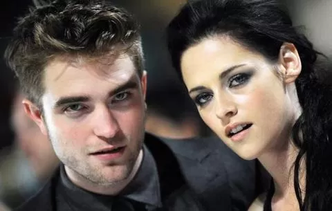 JUNTOS. Robert Pattinson y Kristen Stewart, más enamorados que nunca. FOTO TOMADA DE LAPRENSA.HN