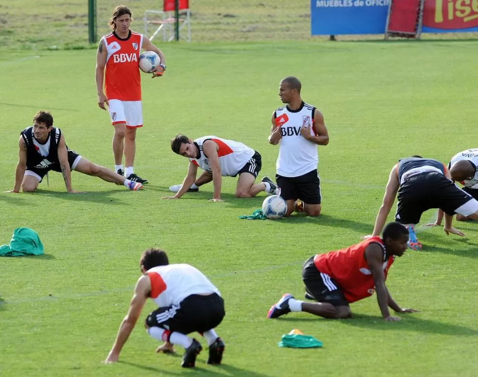 UNA ÚLTIMA PRÁCTICA. Matías Almeyda entrenó a River sabiendo que no volvería a hacerlo y aprovechó para despedirse. TéLAM