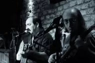 Farall presenta un libro que canta y Abonizio llega con su trova popular