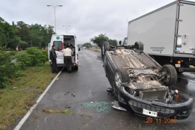 Un aparatoso vuelco en la ruta 9, pero sin heridos de gravedad