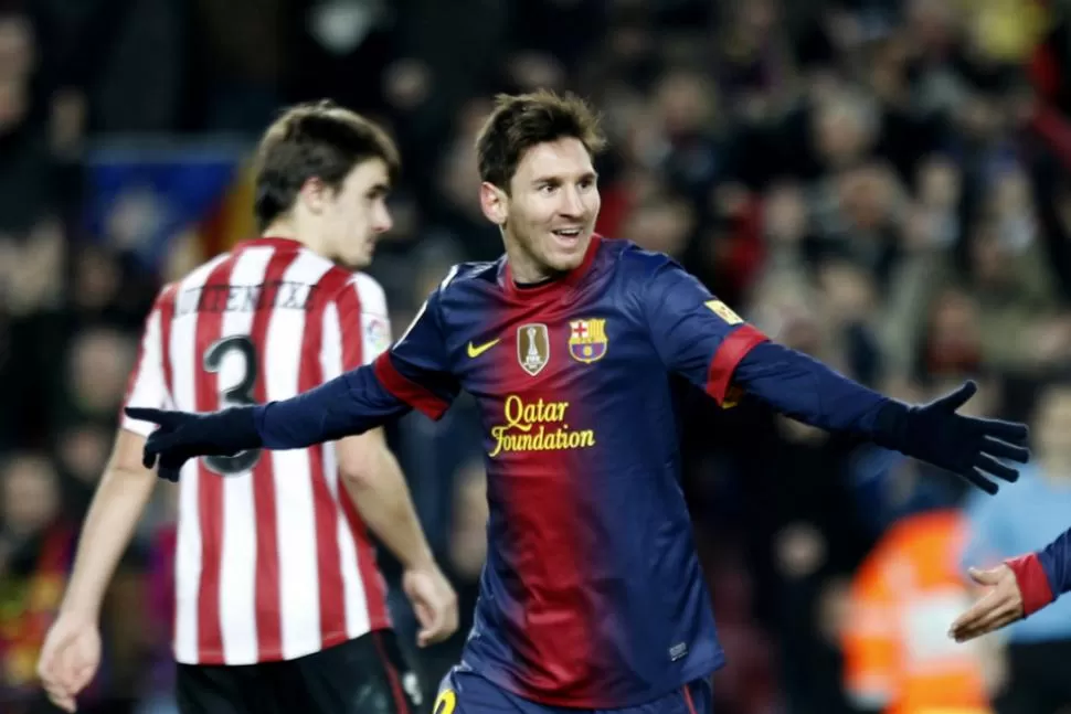 FESTEJO ARGENTINO. Lionel Messi volvió a anotar dos tantos en un partido. Un gol en cada etapa y se acerca al récord mundial que ostenta el alemán Müller desde 1972. REUTERS