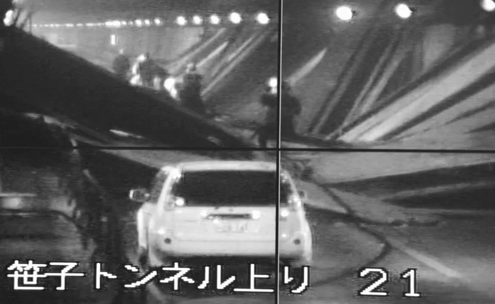 CONTUNDENCIA. Las cámaras de seguridad del túnel registraron el momento del derrumbe. REUTERS