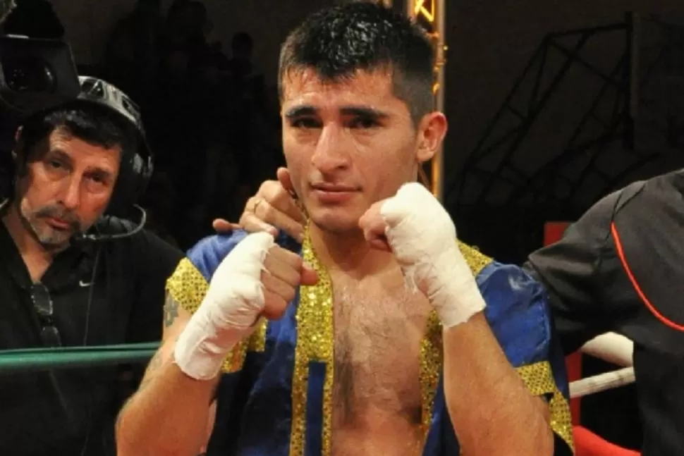 BUENA NOCHE. El tucumano Carlos Bad Boy Ruiz terminó victorioso en la pelea que le ganó por KO técnico al cordobés Ariel Alassia. 