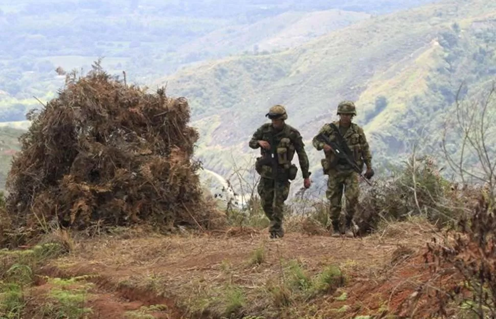 OPERATIVO. El bombardeo se concretó en campamentos de las FARC, ubicados en una zona rural cerca de la frontera con Ecuador. REUTERS