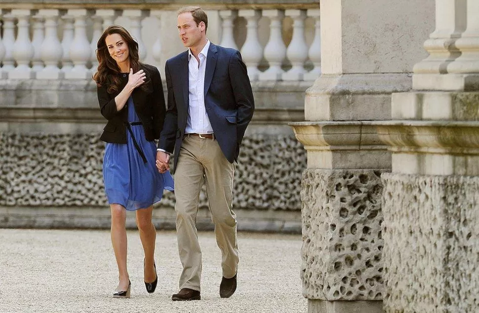 ESPERANDO A LA CIGÜEÑA. La noticia del embarazo de Kate fue recibida con mucha alegría en el Palacio de Buckingham. REUTERS